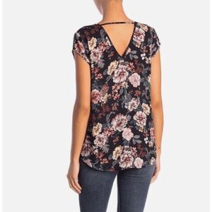 Halogen Black Rose Print V-neck and Back Blouse Cap Sleeve Flowy Size Large